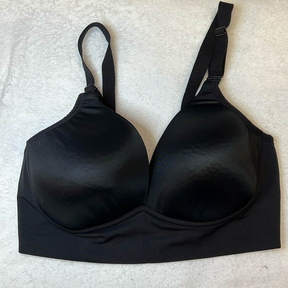 Warners Black Wireless Lightly Padded Bra in Size 38D. EUC. - Picture 1 of 6